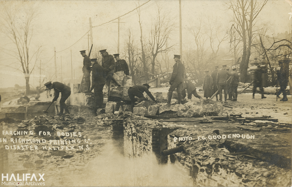 1917-Searching for bodies in Richmond Printing Co. disaster, Halifax N.S-Halifax Municipal Archives (HMA)-CR6-123.2)