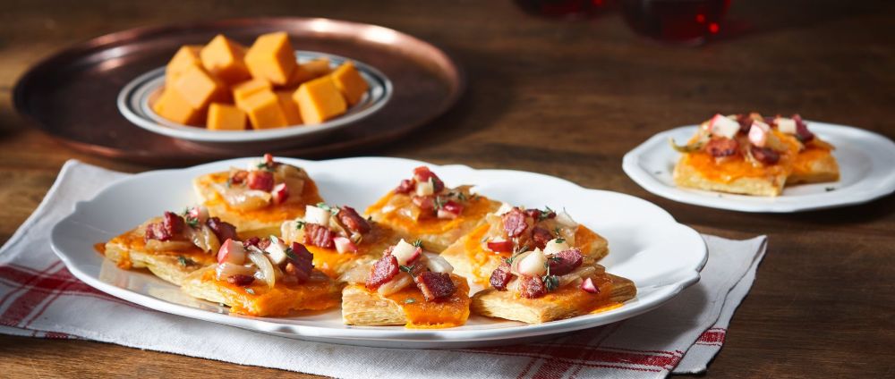 Recipe for Cheddar Bites with Caramelized Onion and Bacon