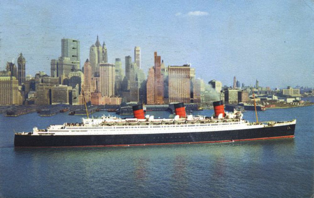 1960 - Queen Mary of 1936 (80,700 GRT) in New York